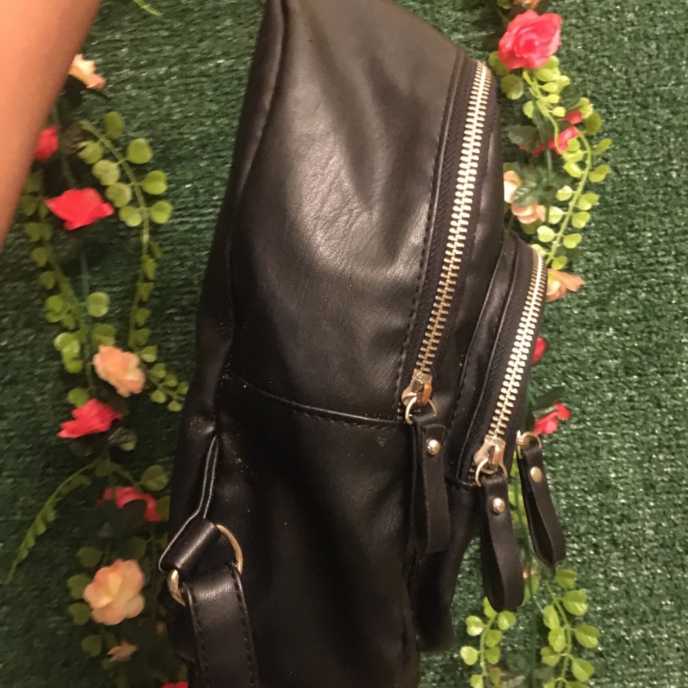 Mini leather backpack. - Picture 4 of 4